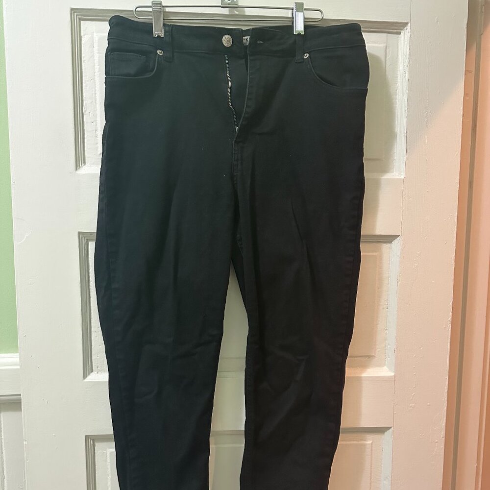 Basic black skinny-leg jean